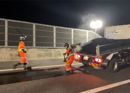 道路保全工事　作業状況の写真